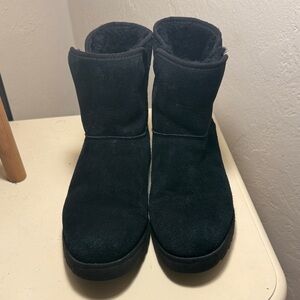 UGG Black Ankle Suede Platform Boots Women’s size 8